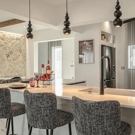 Lofos Luxury Villa *